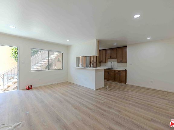 3rd image of 1118 Waterloo St APT 2