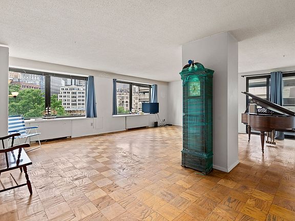 4th image of 65 E India Row APT 6B
