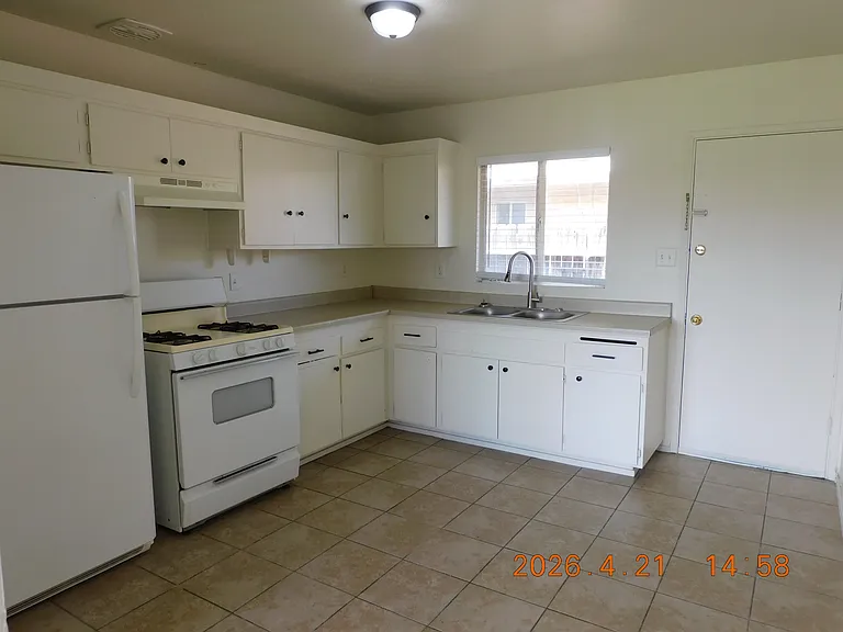 2865 S 1st Ave — Photo 4