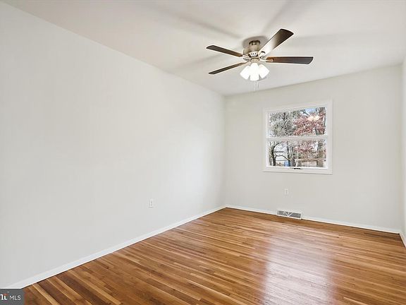 3rd image of 10314 Floral Dr