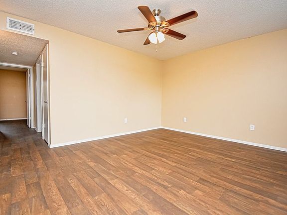 5th image of 1308 Jacksonville Dr #1308