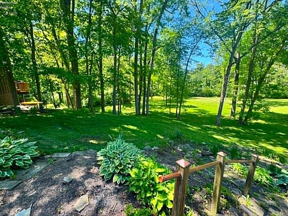 5th image of 3917 Hilltop Dr