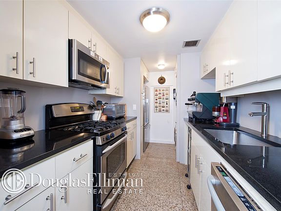 4th image of 135-145 W 70th St #6L