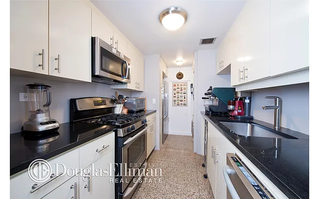 Rented by Douglas Elliman | media 20