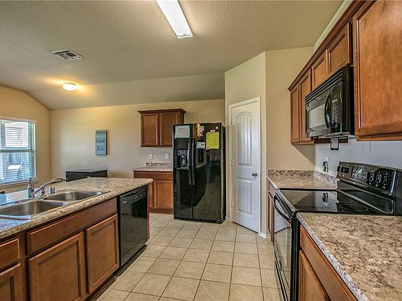 5th image of 511 Hawthorn Dr