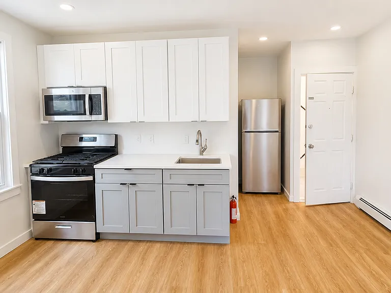 123 Parker Ave #5AA — Photo 2