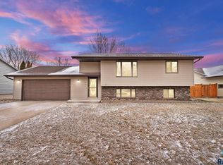 604 N Needles Dr, Brandon, SD 57005