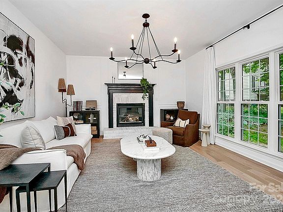 5th image of 4506 Brent Wood Dr