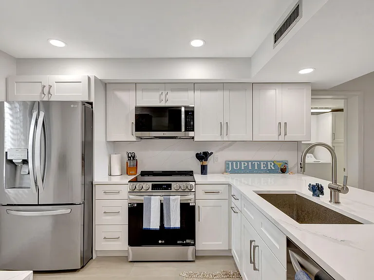 501 S Seas Dr #202 — Photo 4