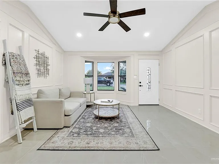 4406 Alejandro St — Photo 4