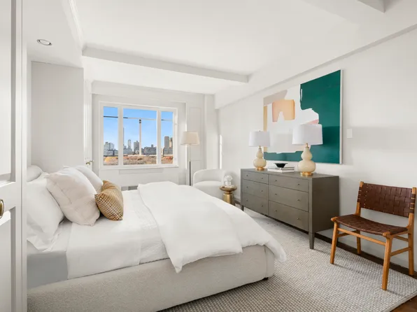 875 5th Avenue image 7 of 19