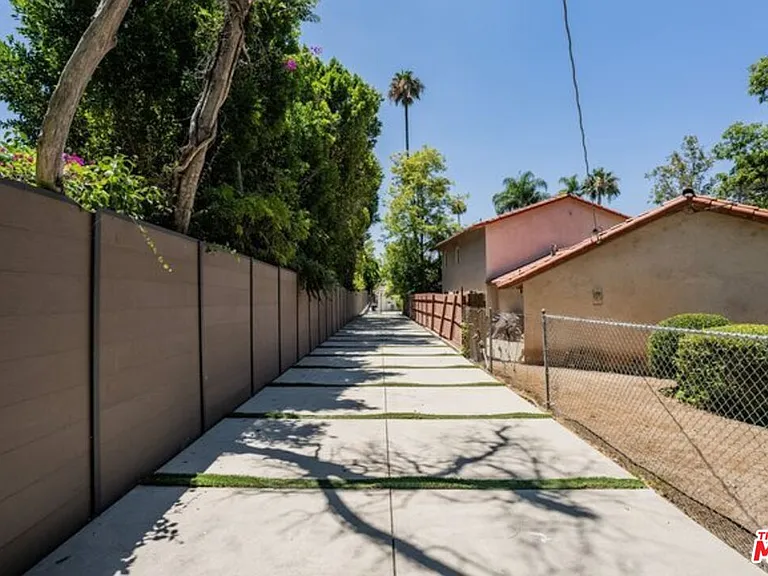 17520 Embassy Dr — Photo 42