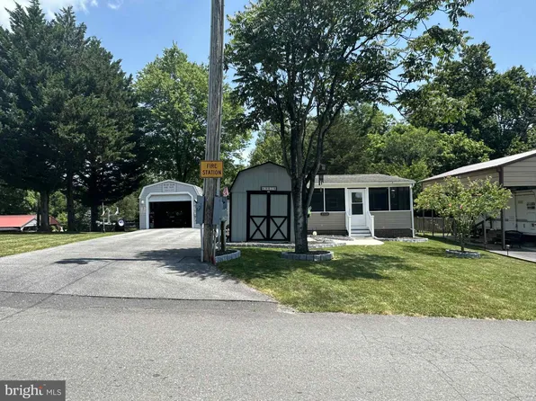 28 & 29 Ranger Rd, Falling Waters, WV 25419