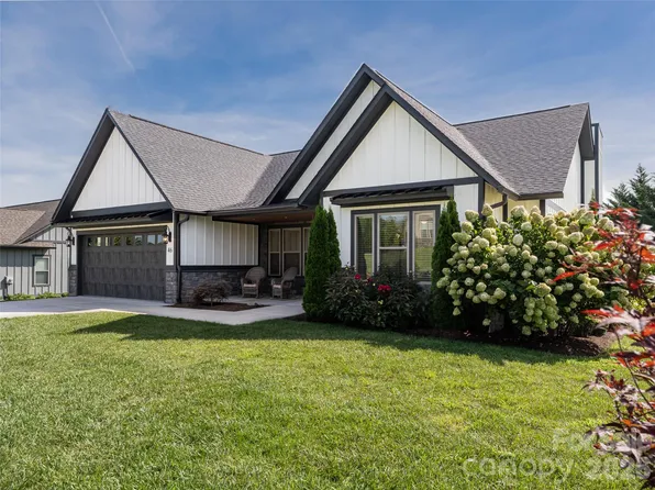 46 Solomia Dr, Mills River, NC 28759