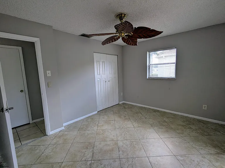 554 SW Lakehurst Dr — Photo 12