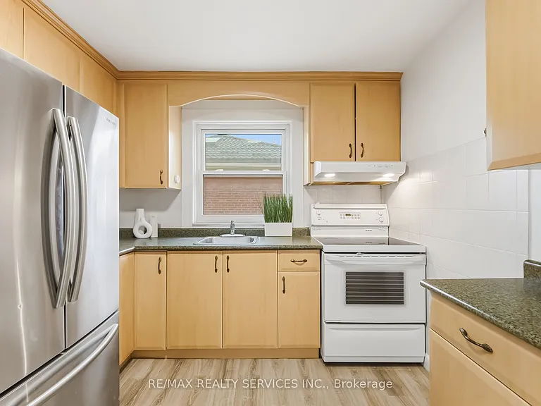 6 Bonnyview Dr #UPPER — Photo 14