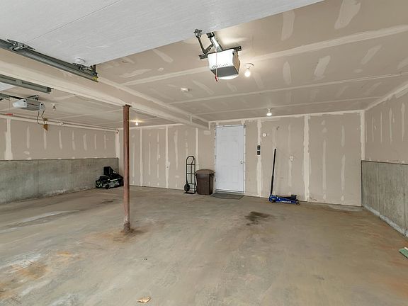 5th image of 97 Daniel Drive