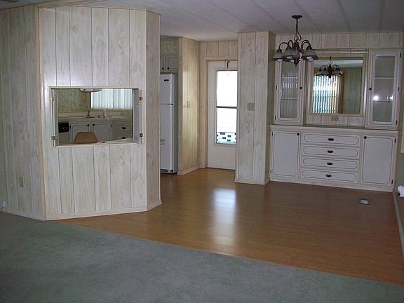 5th image of 202 Windsor Dr