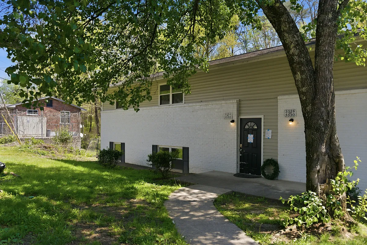 Building Photo - Golf View Apartments