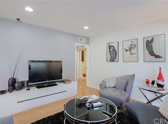 2nd image of 107 W Mountain St APT C