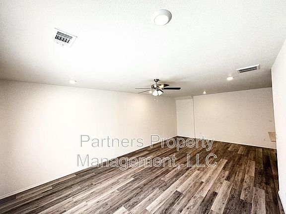4th image of 875 S Amarillo Ave #2