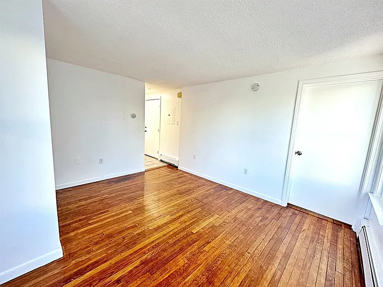 40 Jeffries St #3 — Photo 16