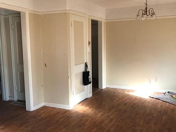 3rd image of 2 E 27th Ave