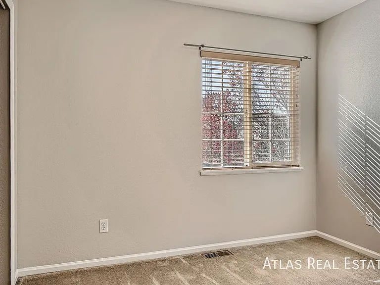 4526 Crow Creek Dr — Photo 7