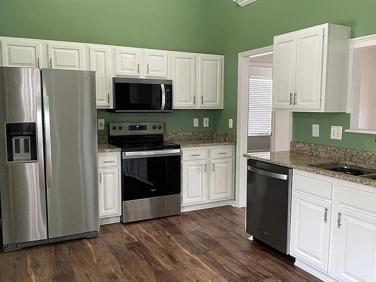 502 Larkspur Ct — Photo 2