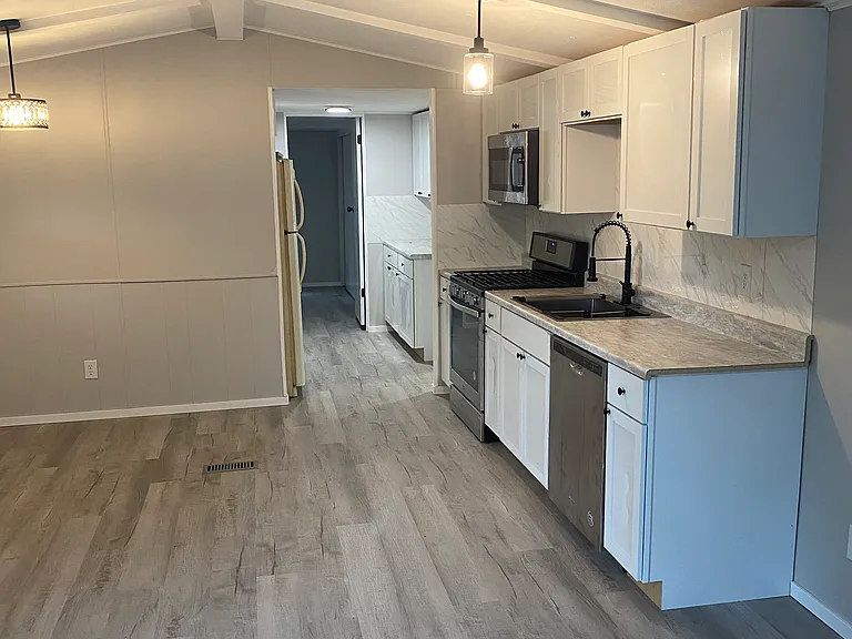 4223 Highway 5 N — Photo 3