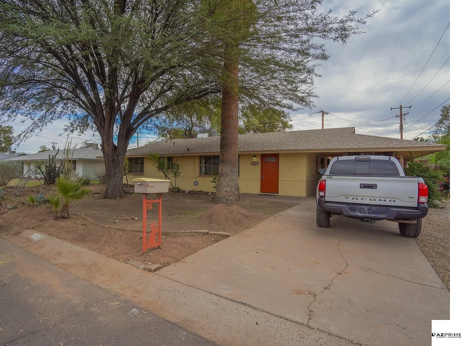 Lovely 3/2 House in Phoenix! — Photo 1
