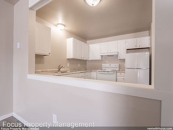 3rd image of 1316 Honeysuckle Ln #403