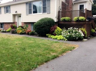 8 Rolling Ln, Hudson, MA 01749