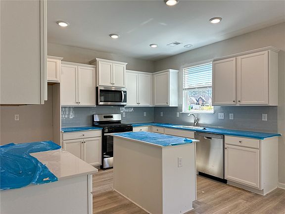 5th image of 2141 Covey Dr