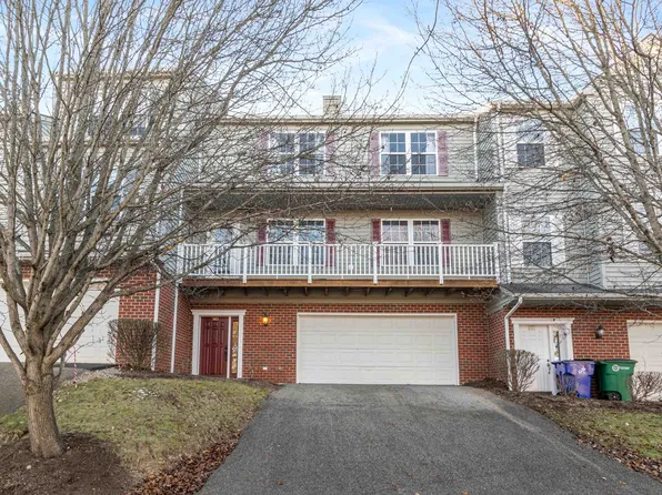 560 Oak Tree Blvd, Christiansburg, VA 24073