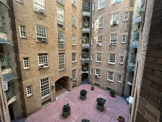 Rented by Bridge Bay Capital | media 12