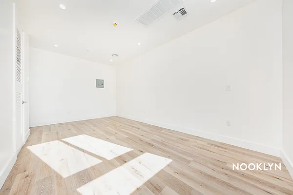 Rented by Nooklyn NYC LLC | media 34