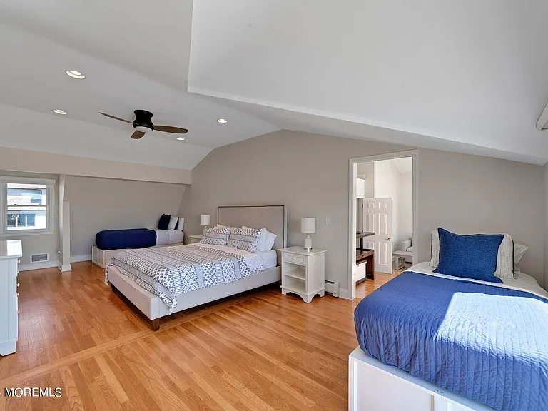 340 Bay Ln — Photo 64