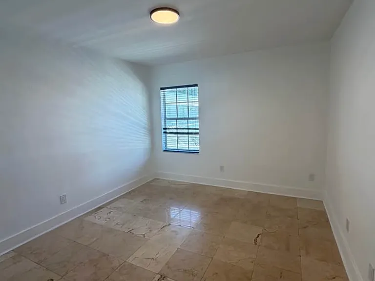 541 NE 62nd St #10 — Photo 10