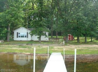 60147 E Oak Dr, Decatur, MI 49045