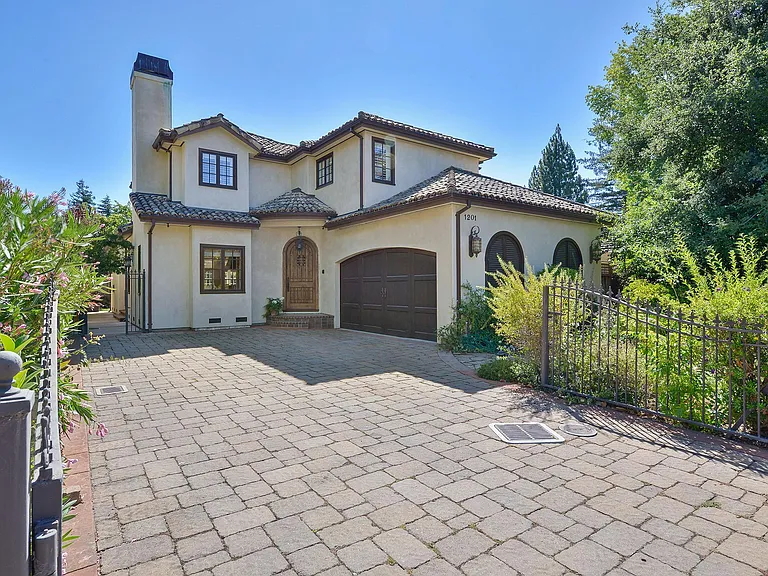 1201 University Dr — Photo 63