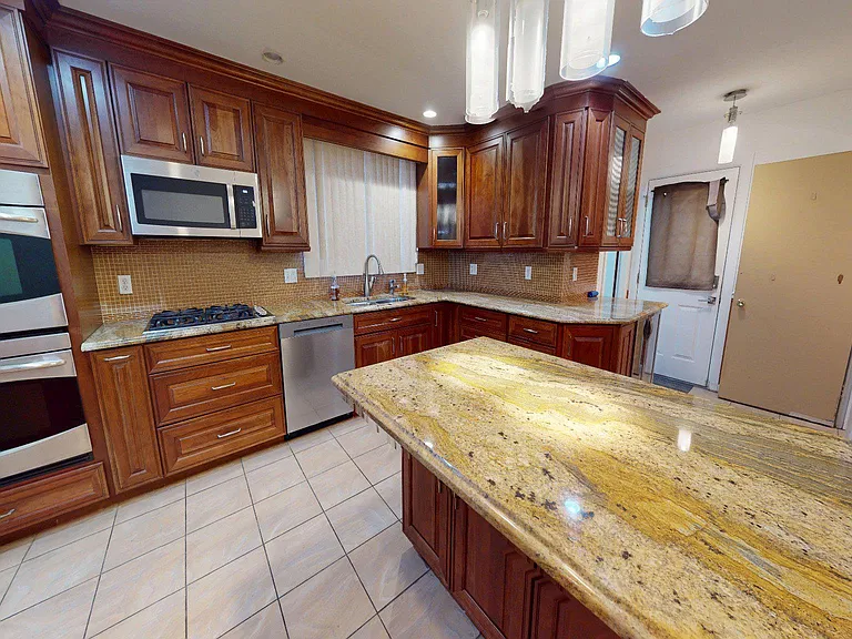 669 N Henderson Rd — Photo 14