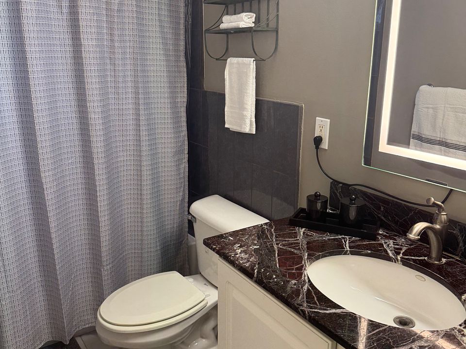 301 N Eton St Apt B, photo 18