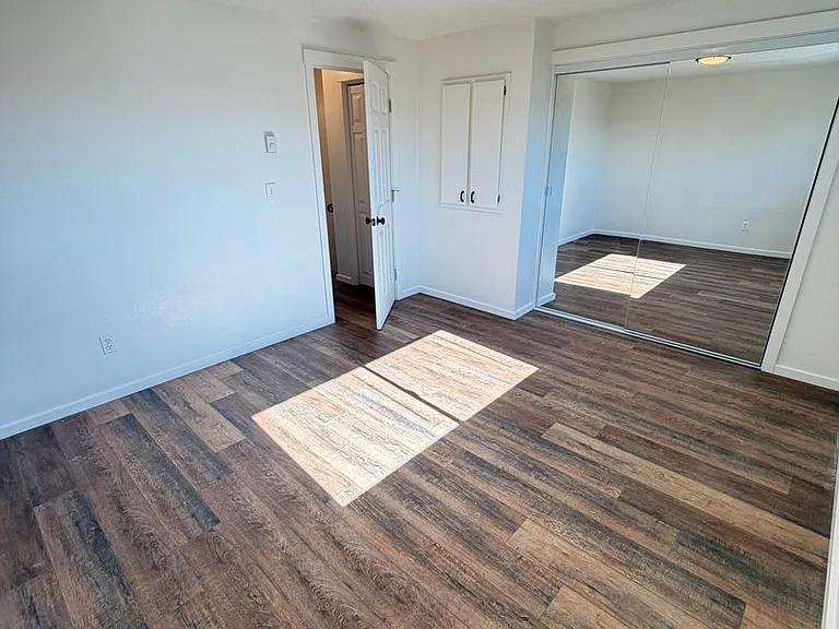 540 W Maple St #25 — Photo 11