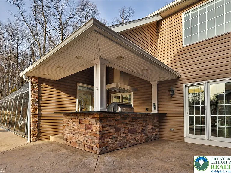 284 Walker Rd — Photo 18