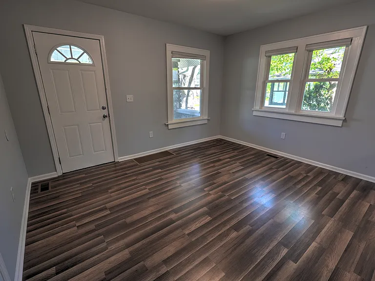 516 N Logan St — Photo 4