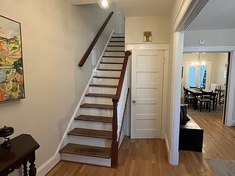 1428 Oak St NW — Photo 2