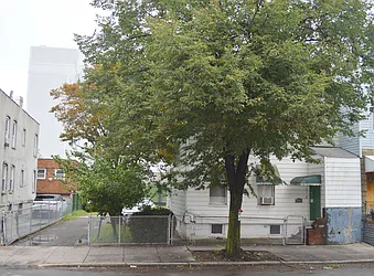 1665 George Street  image 1 of 18