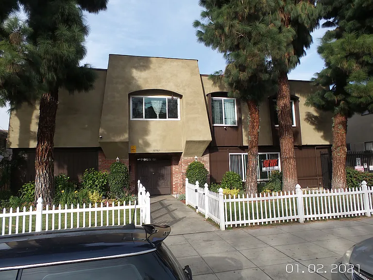 13751 Oxnard St #106 — Photo 19