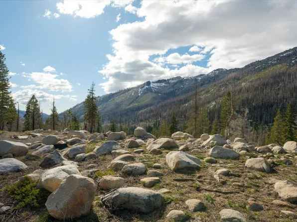 2060 Huckleberry Heights Rd, Twin Bridges, CA 95735